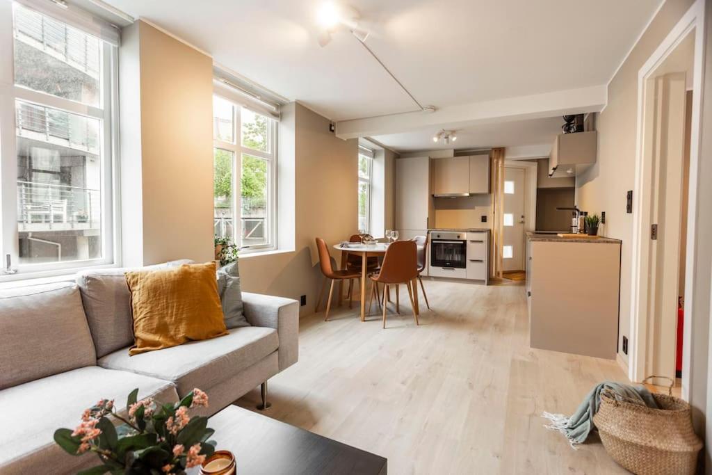 NEW! Modern Apartment in Historic Area of Bergen! - Chambres d’hôtes