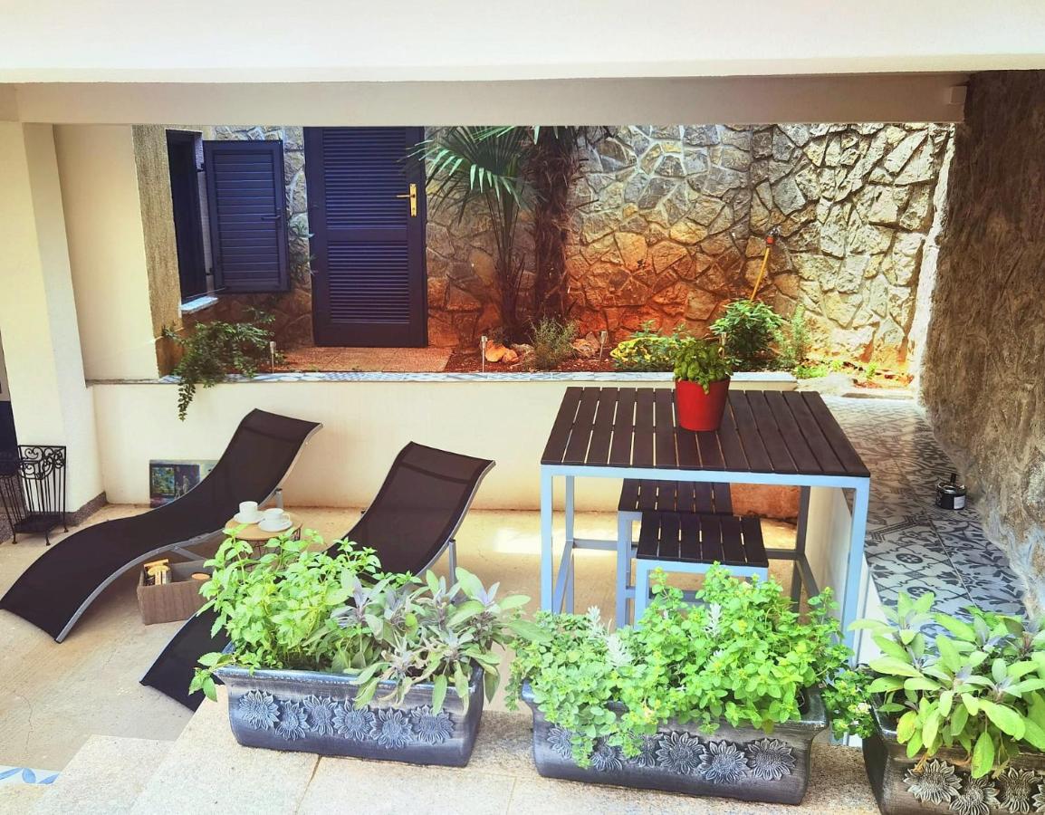 Apartment Equilibrium - B&B