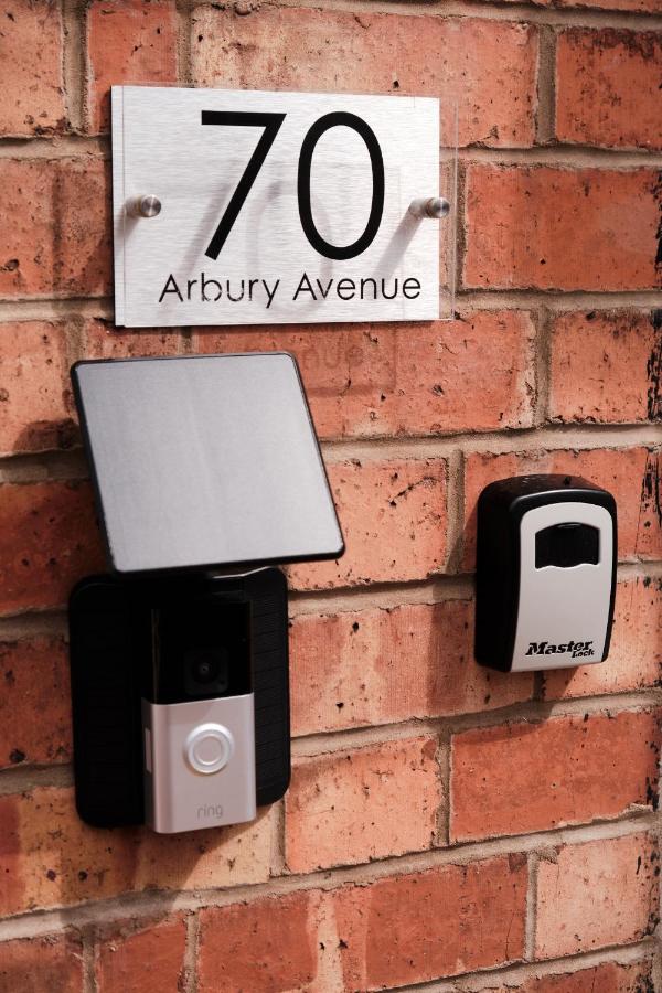 Luxury property in Coventry near Coventry Building Society Arena and Arena Shopping Park - B&B