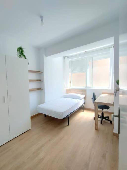 Piso Vacacional 4 habitaciones - Calle Torno, Plasencia - B&B