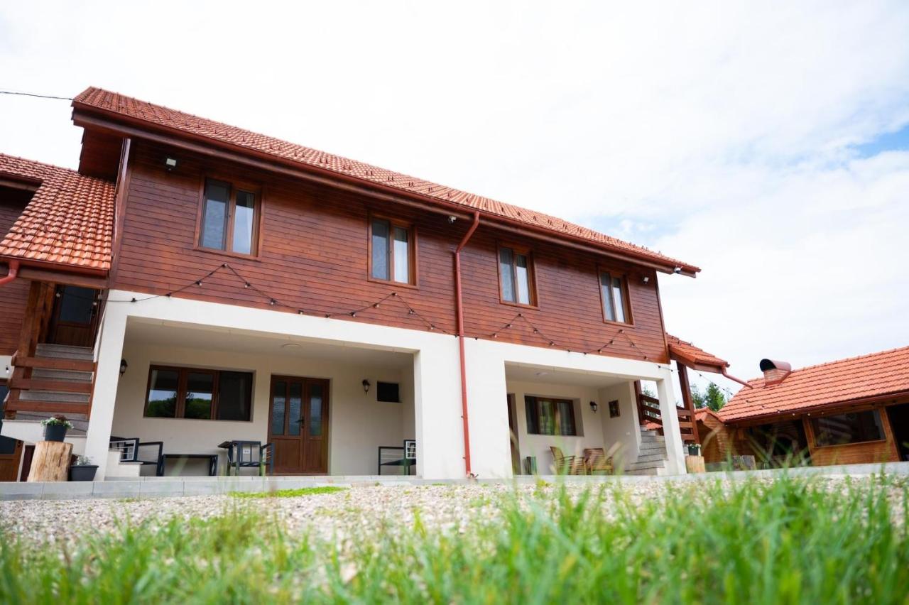 CABANA VALEA POPII - B&B