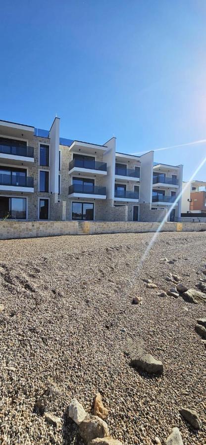 Beachfront Escape Villa Nevera - B&B