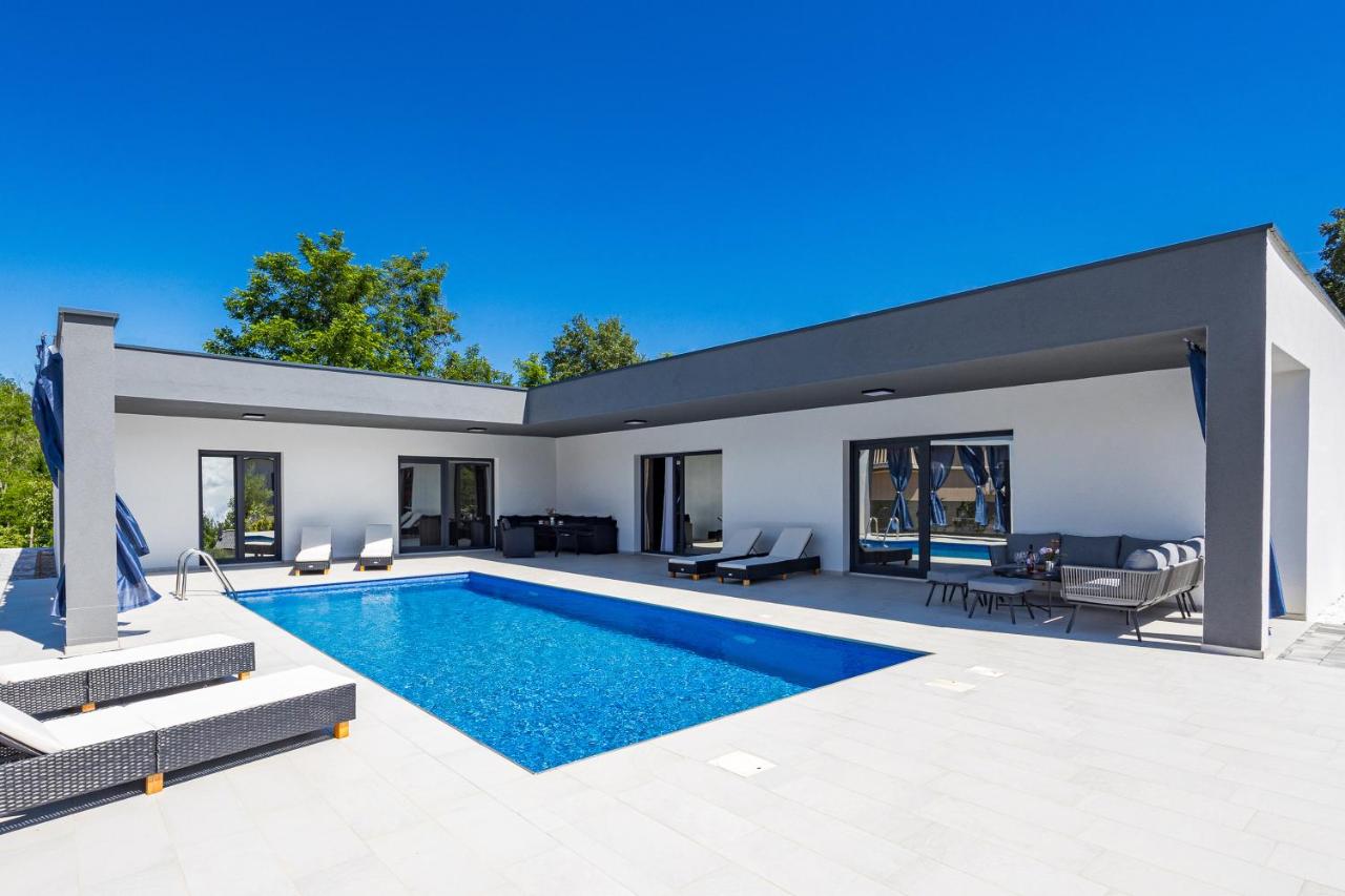 Pool House Fancy - Happy Rentals - B&B