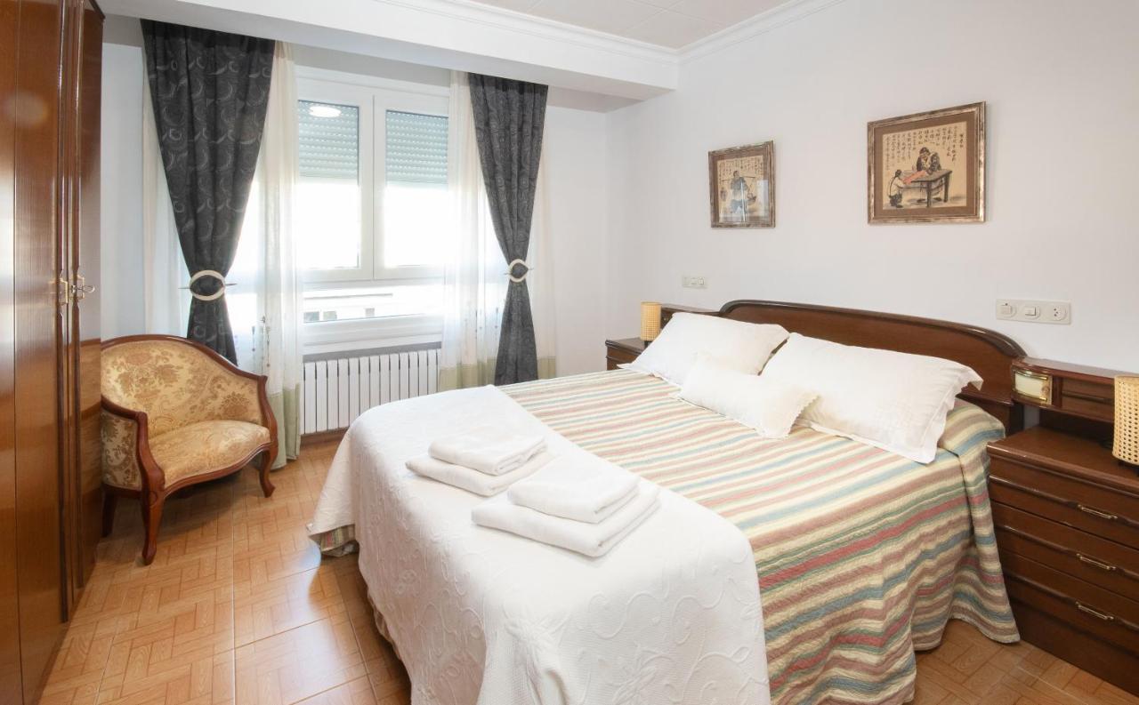 AG Piso Isabema a 400m del centro de Carballo - B&B