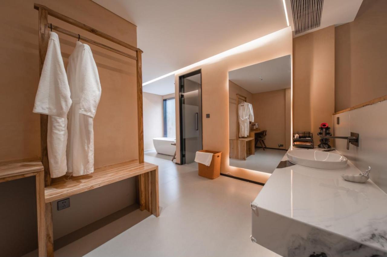 Kamer met Kingsize Bed en Uitzicht op de Bergen