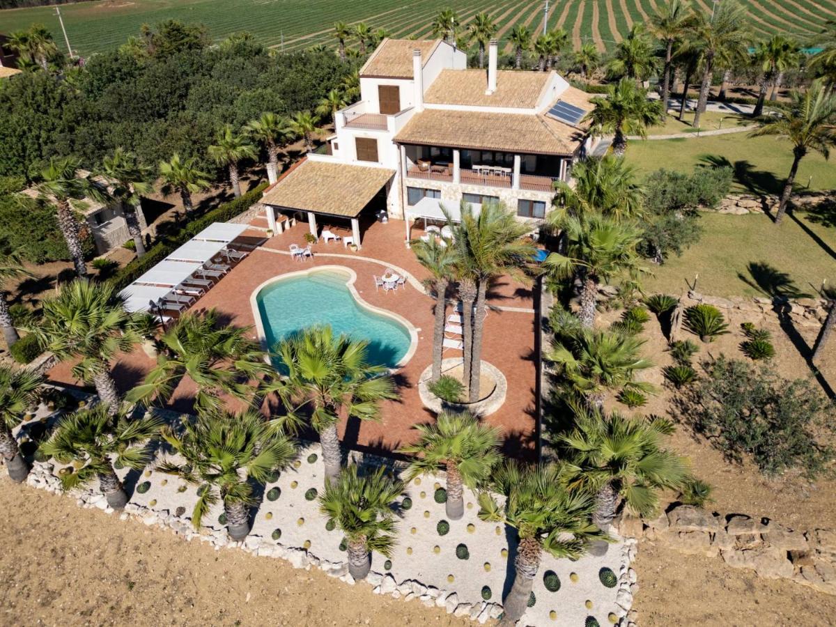 Villa Egadi, with swimming pool and tennis court - B&B