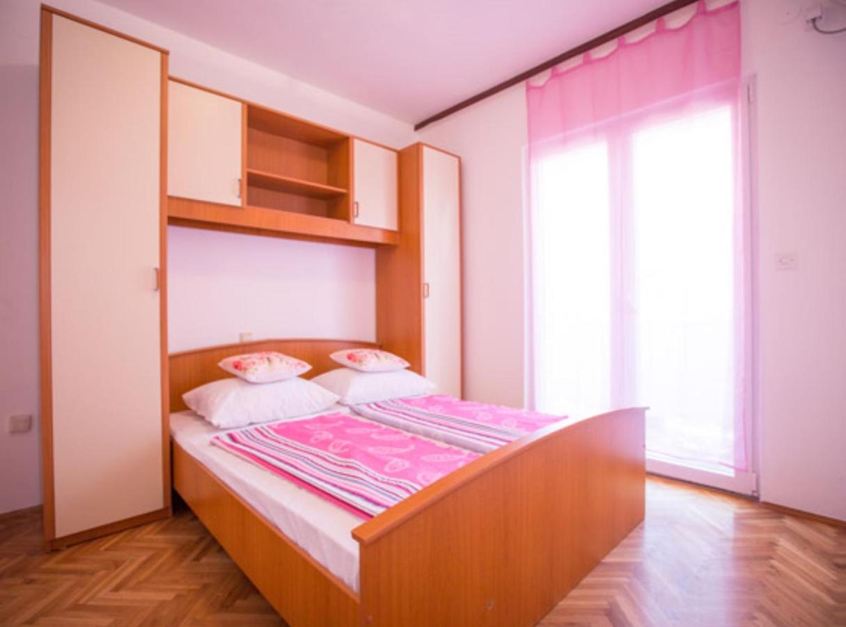 One Bedrom Apartment with Balcony