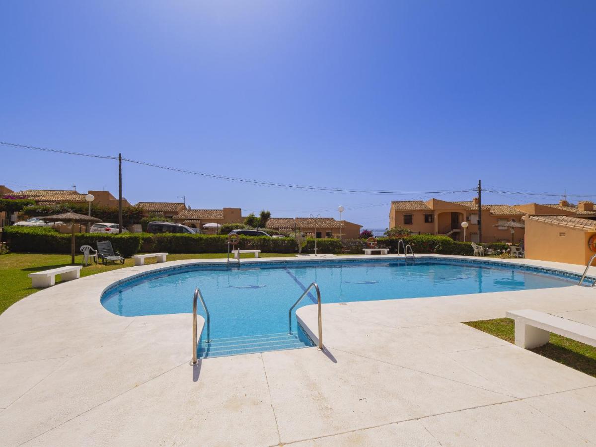 Cubo's El Faro Beach Apartment with Pool - B&B