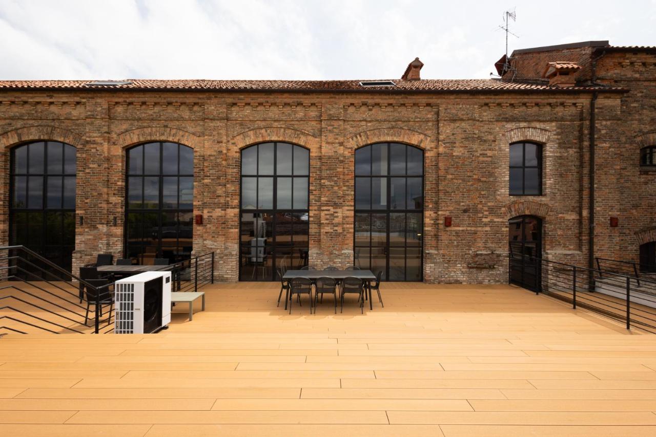 Venice Penthouse - Loft with Canal View - B&B Venezia