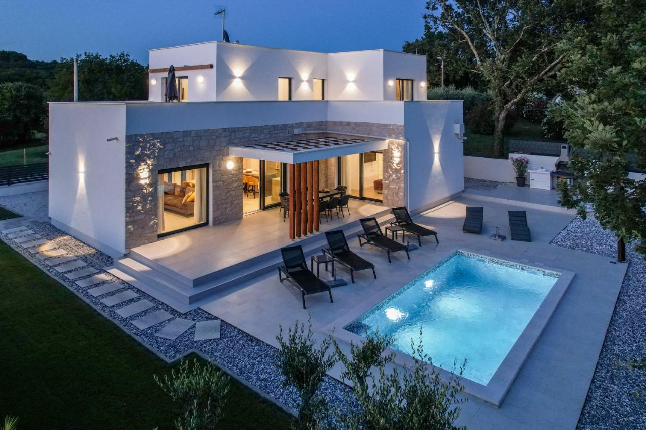 Villa Zanetta pet friendly near Poreč for 8 people with sea view & private pool - B&B Marasi