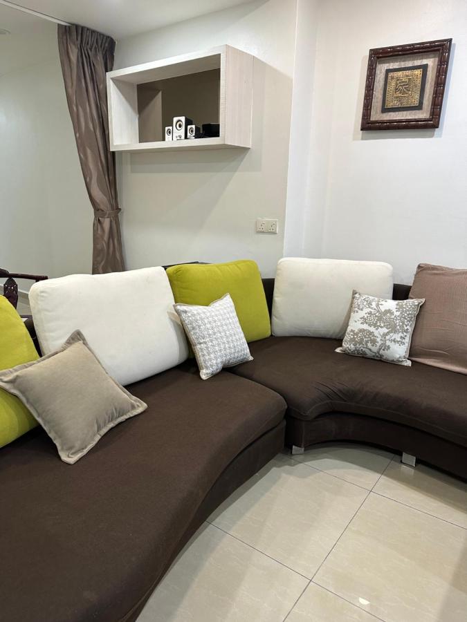 Double Storey House at Raja Uda with 3 rooms - B&B