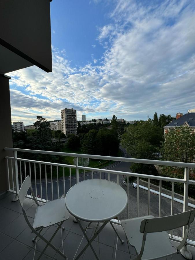 Appart' Hôtel Fauriel Saint Etienne avec parking - Bed and Breakfast