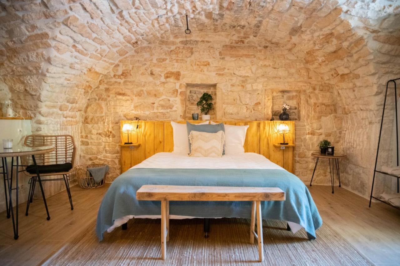 Le Mas de la Pouzolle - Chambre en cave voutée avec petit déjeuner - Chambres d’hôtes