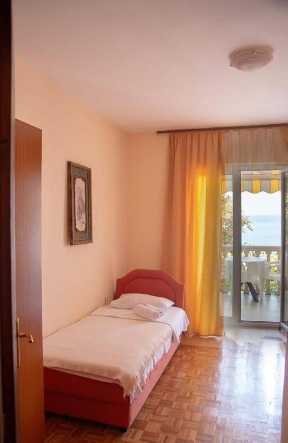One-Bedroom Apartment with Sea View