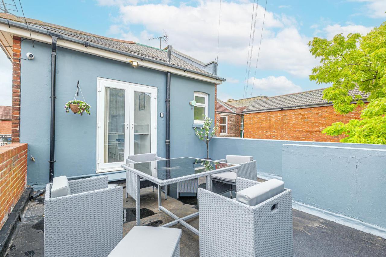 Luxury 4 Bedroom Apartment Southsea - Free Parking - Chambres d'hôtes Portsmouth