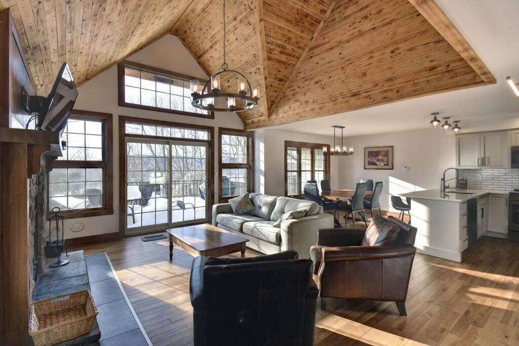 Les Falaises Mont Tremblant Luxury Ski Retreat - B&B