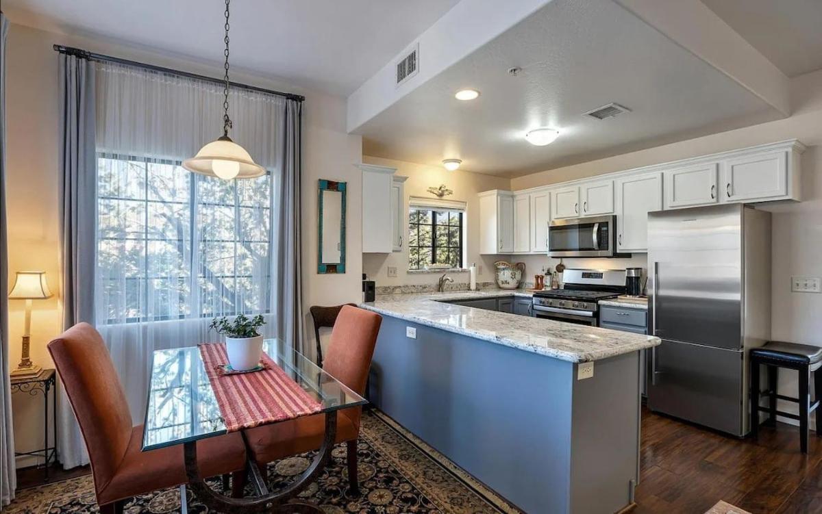 New The Grasshopper with Balcony, Heart of Sedona - B&B