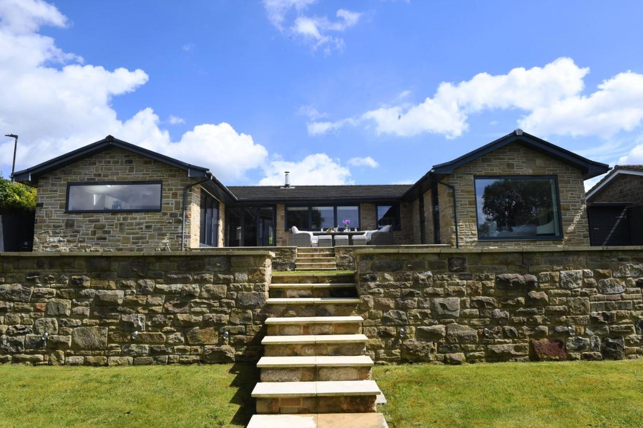 Spectre Hot Tub Retreat - Harrogate - B&B