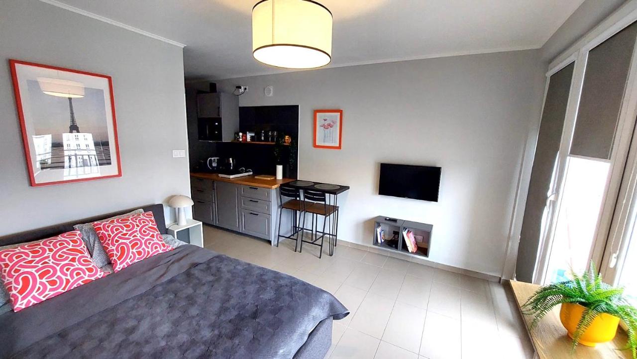 Studio with Balcony- (V floor) - Foksal 12/14 Street