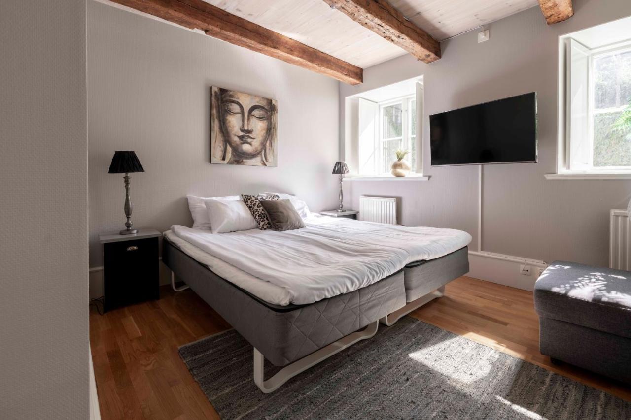 Charming Garden View Apartment with Terrace & grill - Chambres d’hôtes Visby