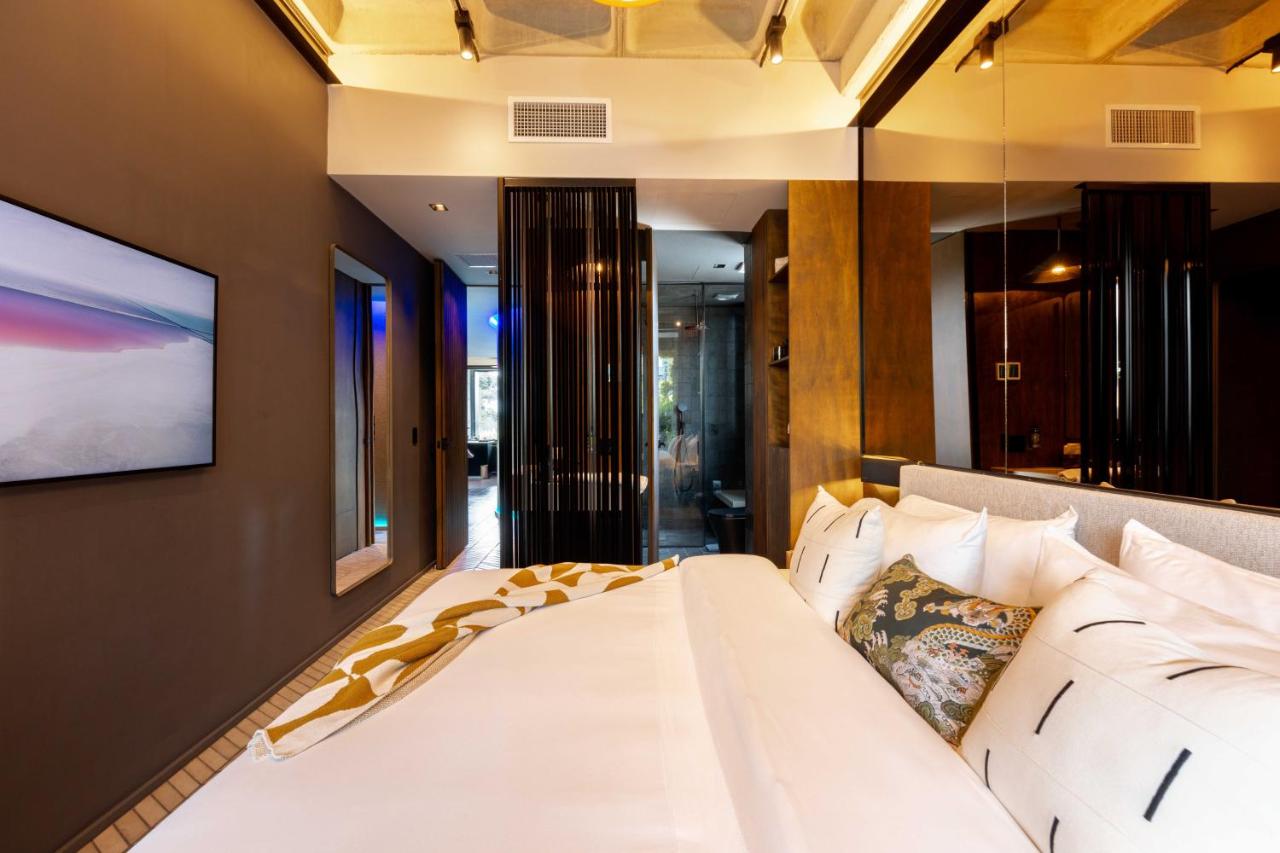 Two-bedroom apartment with balcony and spa bath