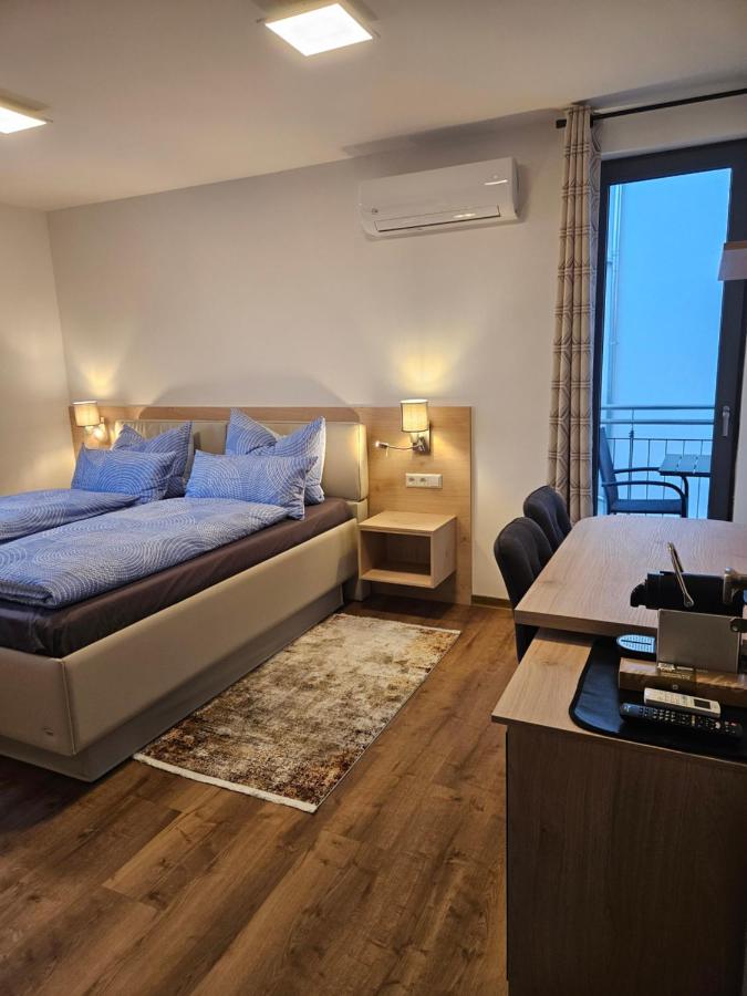 Doppelzimmer mit Balkon