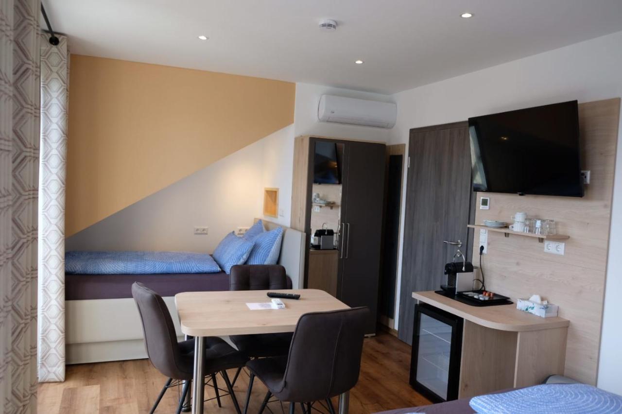 Dreibettzimmer mit Balkon