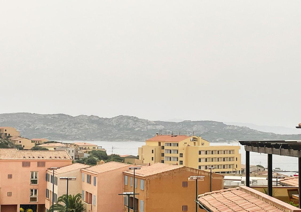 Pgs Immobiliare Residenza Isabella bilocale con terrazza vista mare La Maddalena - B&B