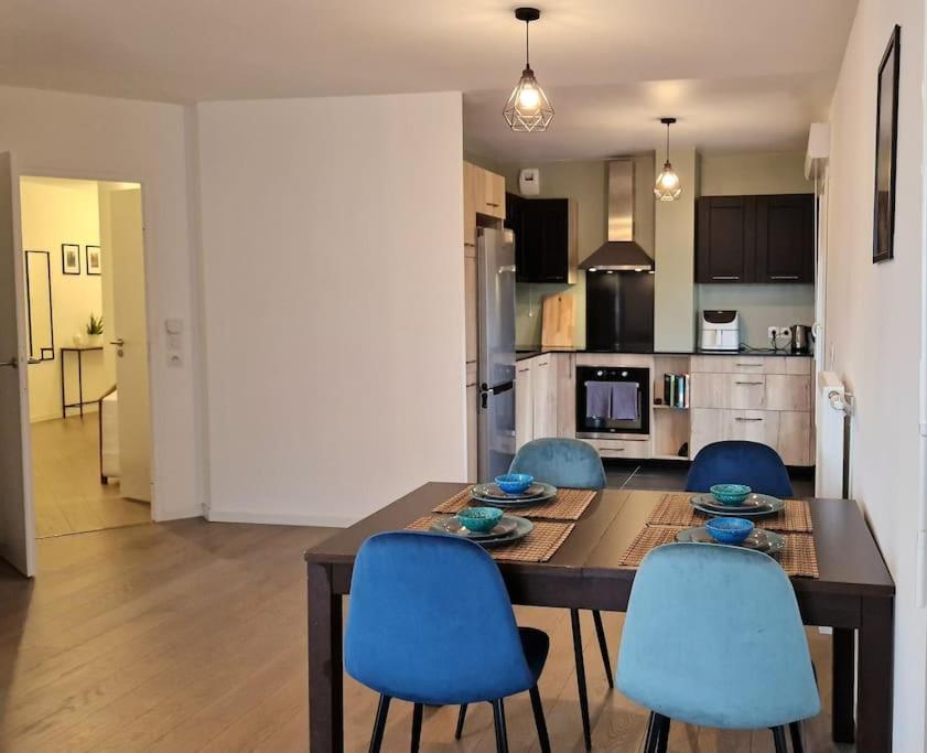 Appartement Chic près de Paris - Parking & Terrasse - B&B