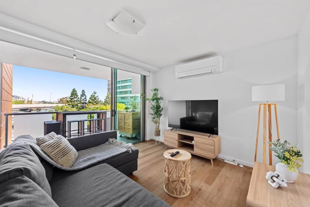 Inner City Action 3Bed 2Bath 1Car 3Balconies - B&B