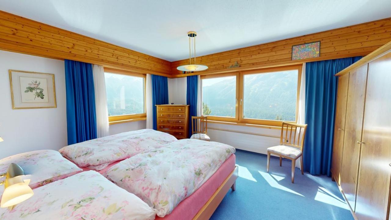 Apartment with Mountain View