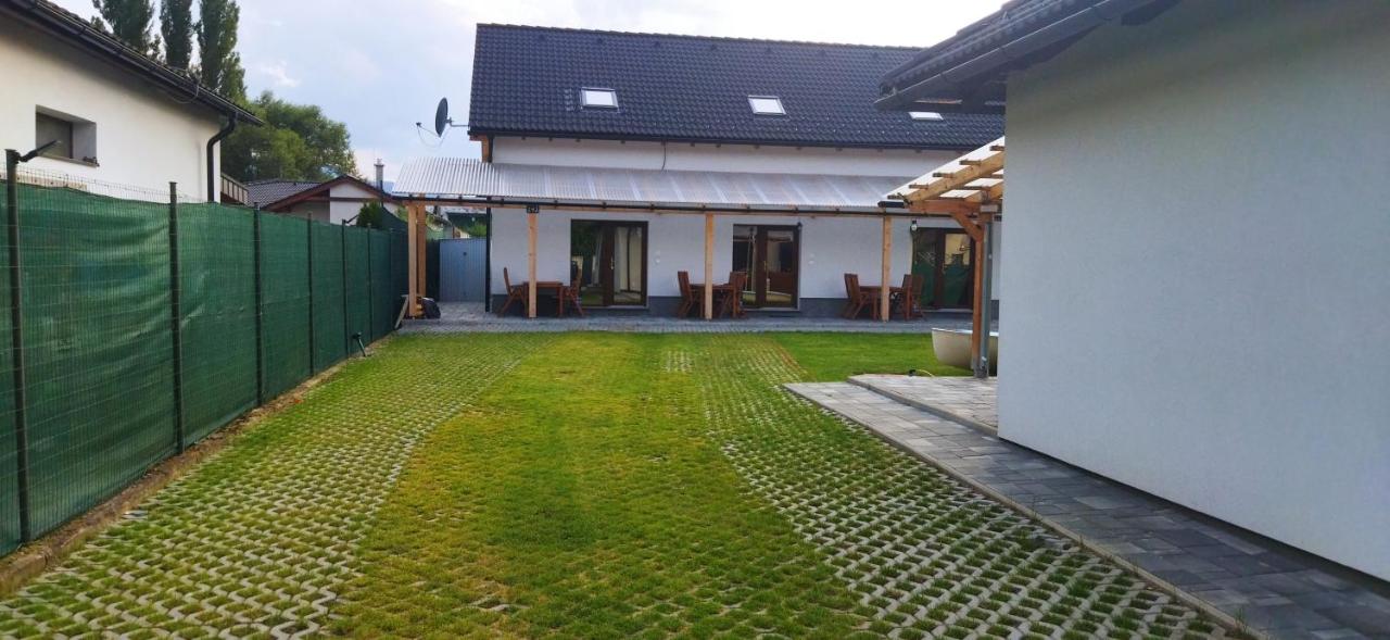 Apartment house with sauna and jacuzzi Svätý Kríž 2 - B&B