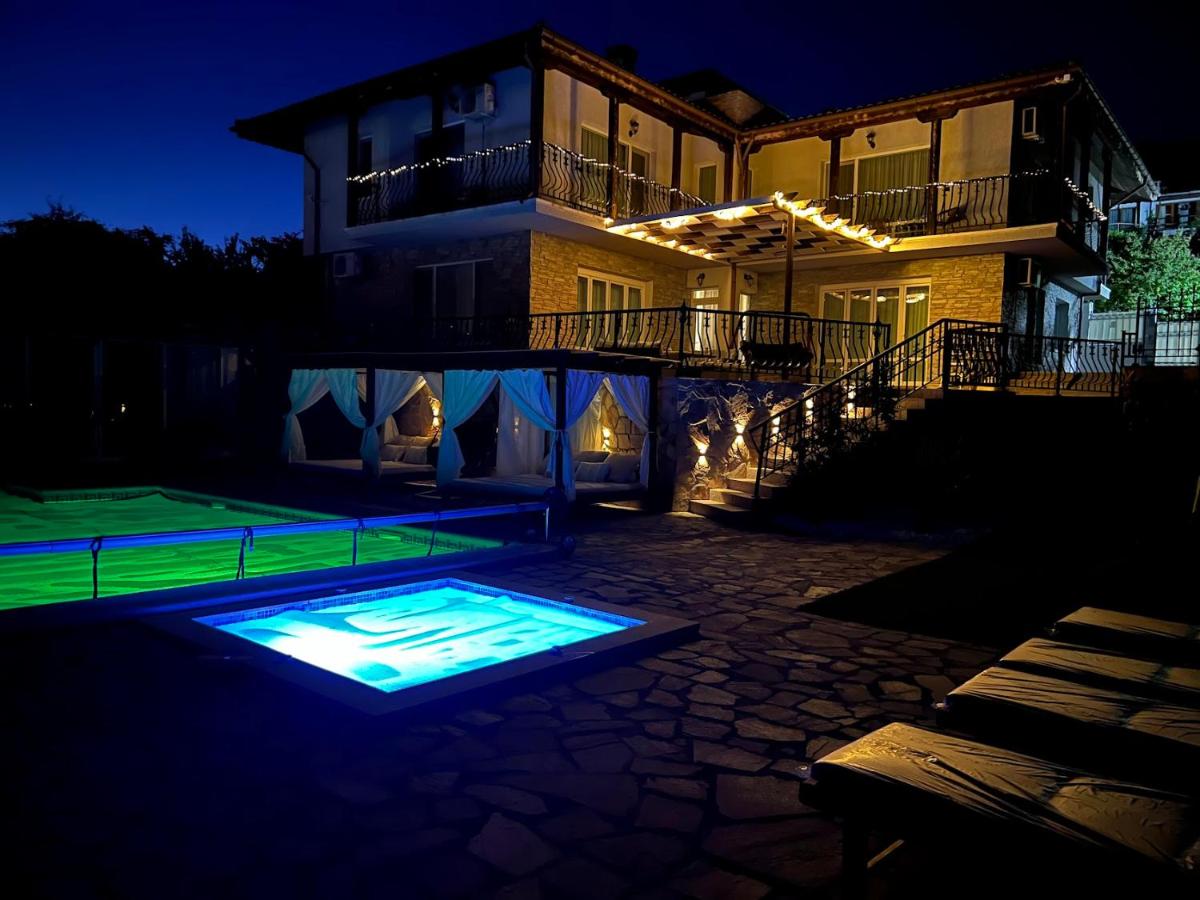 Boutique Villa Gioia del Sole with Salty Heated Pool - B&B Balchik