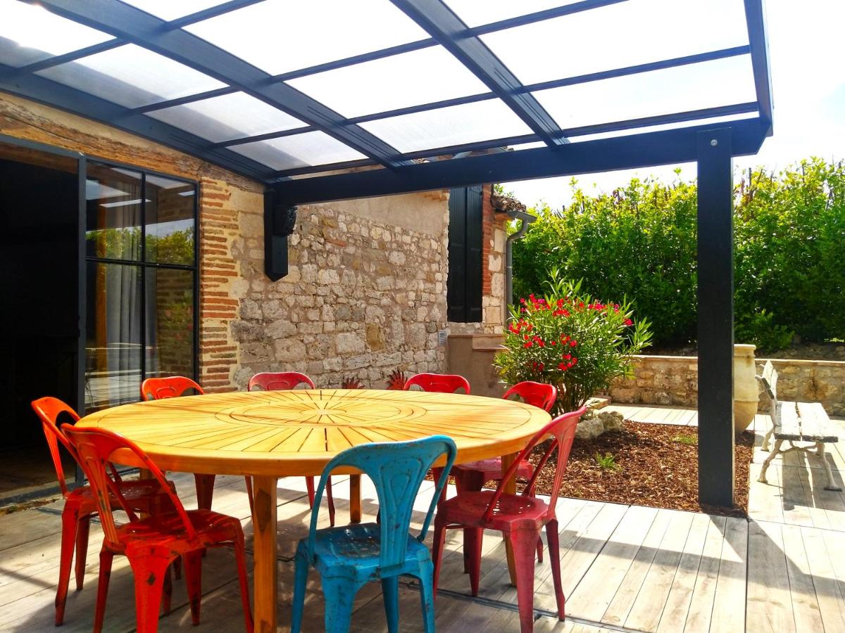 "La Case" - Magnifique ferme rénovée au cœur de la nature - Piscine privée sans vis-à-vis - Vue dégagée - Jardin - Stationnements gratuits devant la propriété - Belles prestations - Chambres d'hôtes Cazes-Mondenard