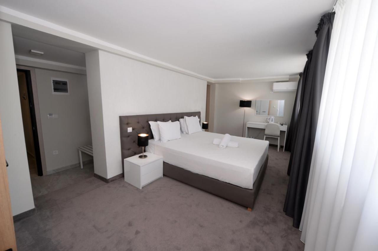 Superior One-Bedroom Apartment with Balcony