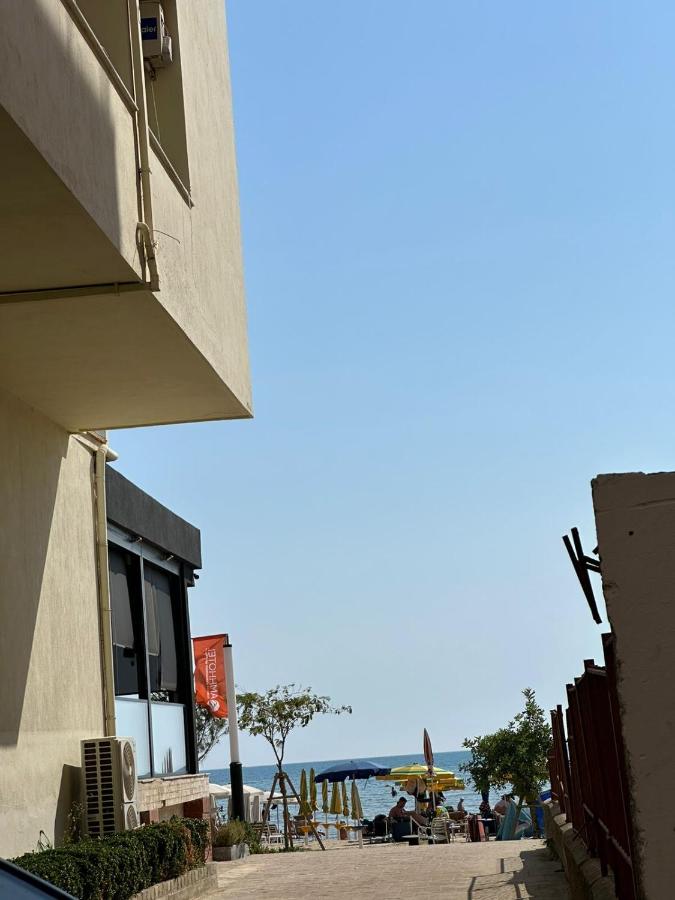 Front Beach Apartments - B&B