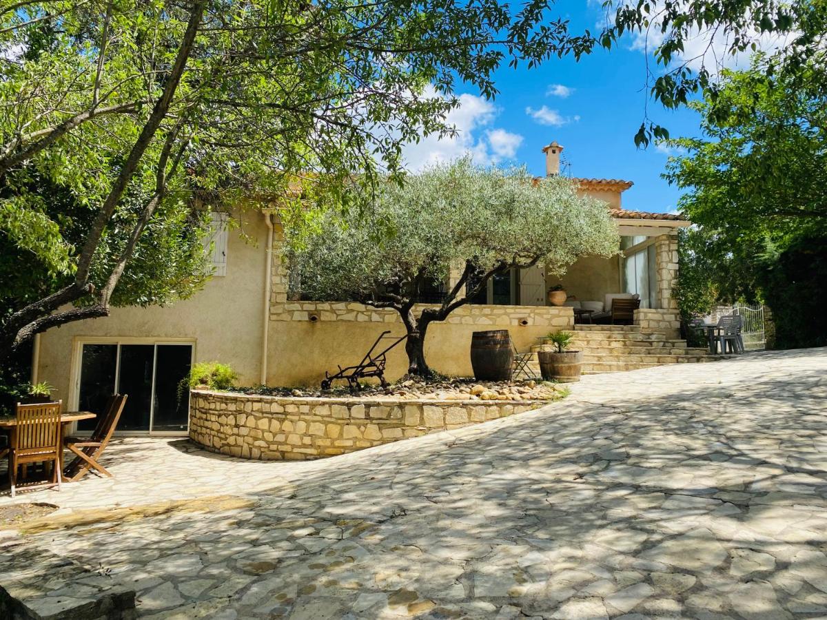 Magnifique Villa typique du Sud avec Piscine privée et jardin méditerranéen - Chambres d'hôtes Saint-Vincent-de-Barbeyrargues