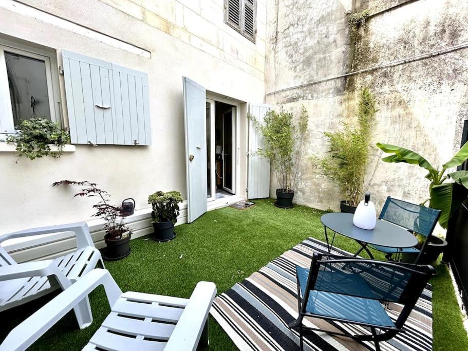 Côté Cour - Appartement en plein centre-ville & proche des thermes - Bed and Breakfast