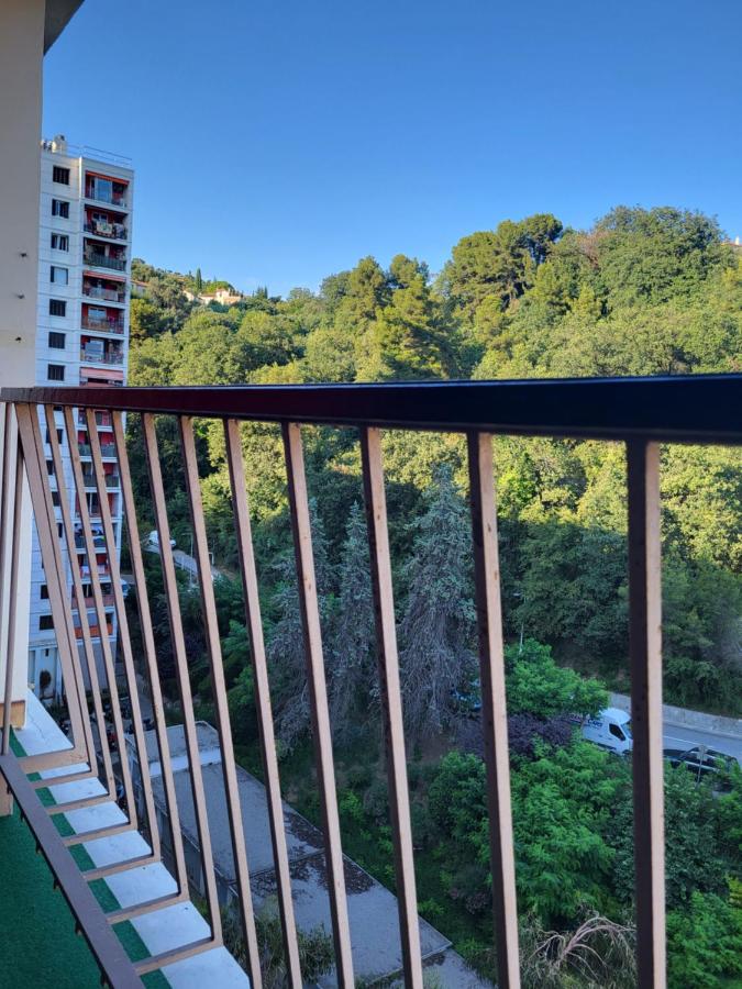 Private Room-2 in HANNANA Apartment- 2 min walk To Tram 12 min to Nice train station 15 min to Massena Place - Ferienwohnung