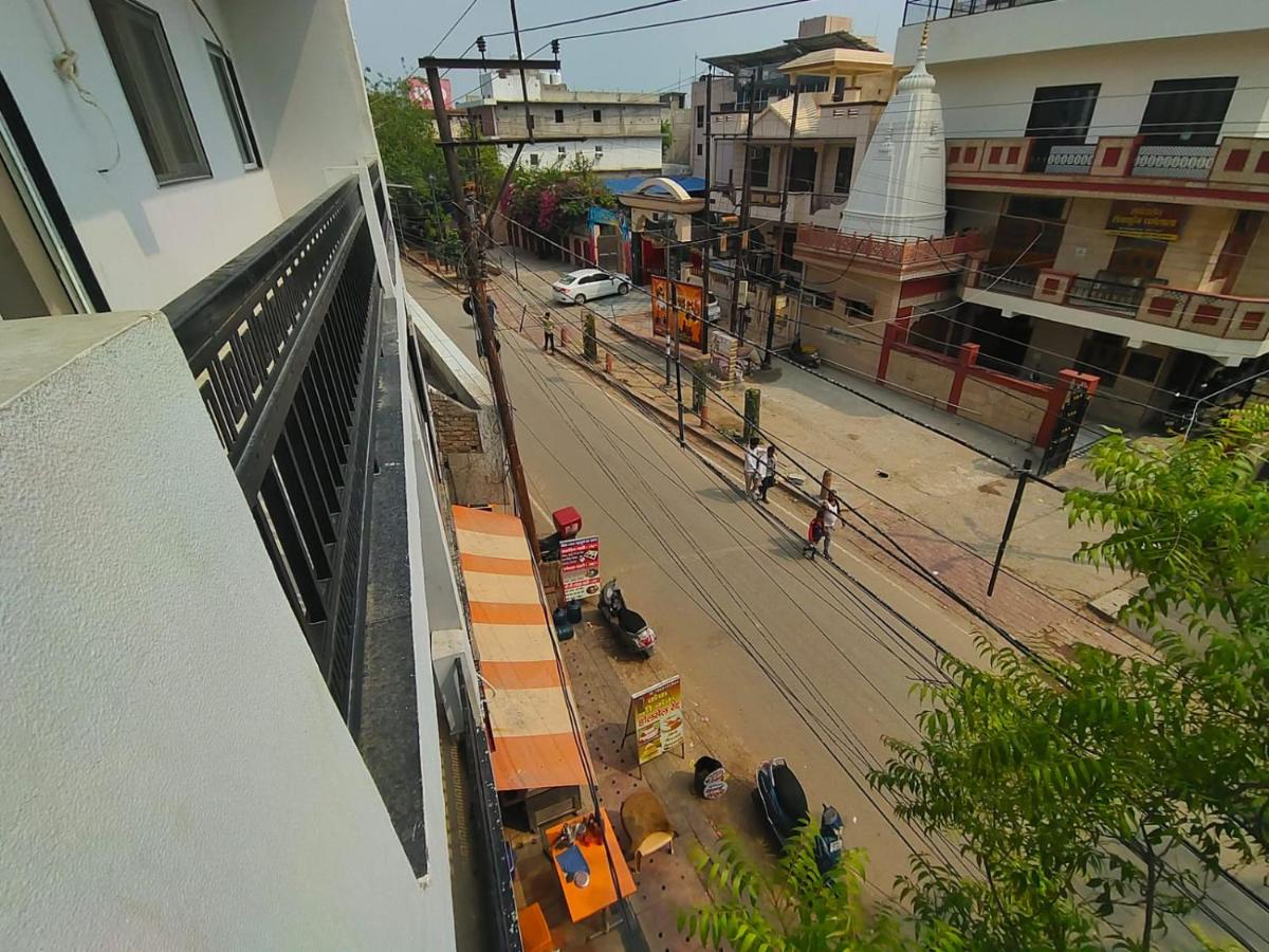 Radha Madhavam Hotel Vrindavan near Iskcon temple & Prem mandir - Ferienwohnung