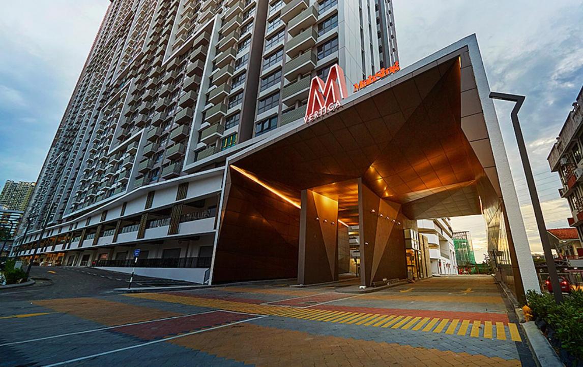 M Vertica at Level 55 Stunning Condo - B&B