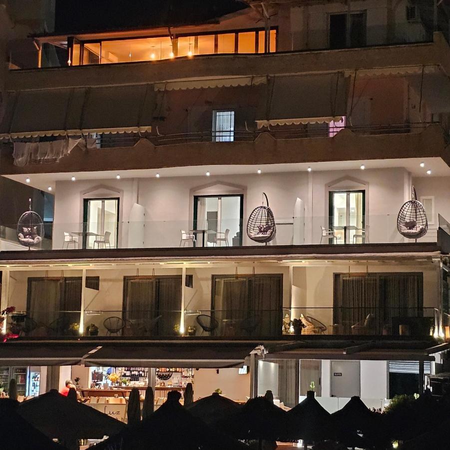 Ares Beachfront Luxury Rooms - B&B