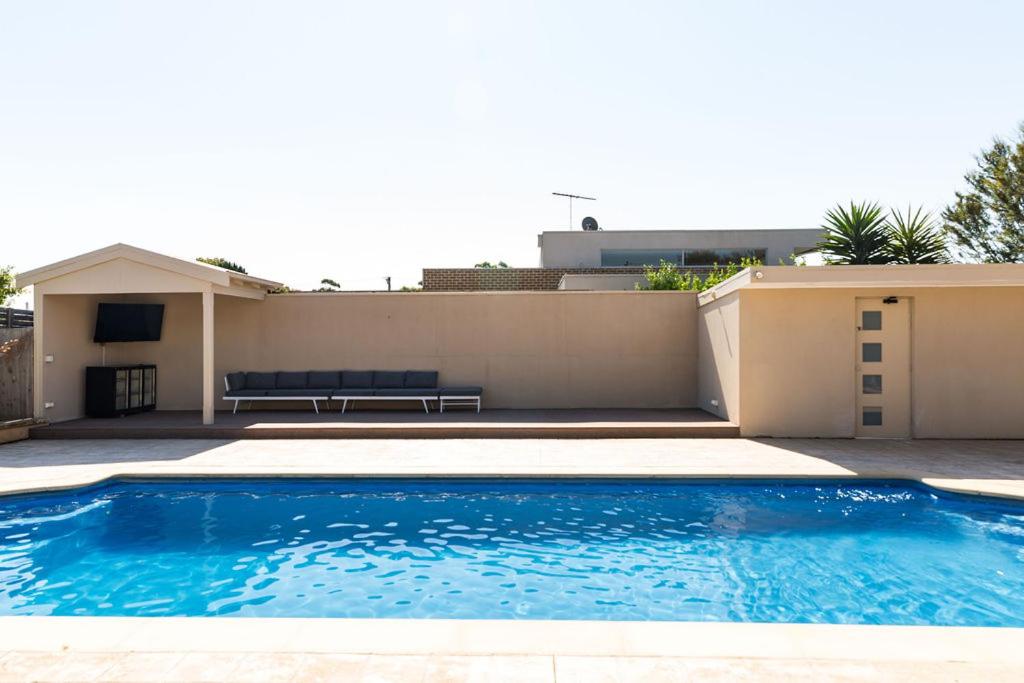 Beach Bliss Poolside Paradise - B&B