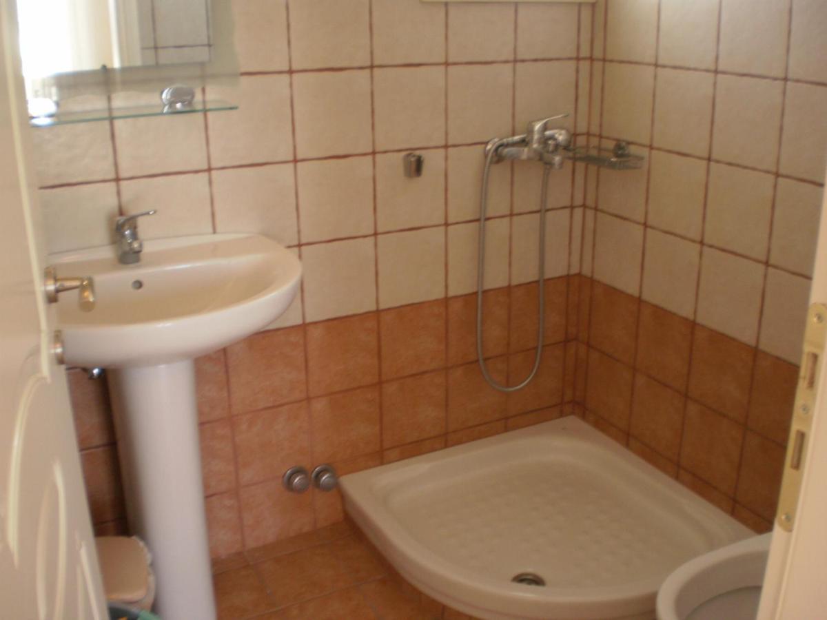 Studio (3 Adults)
