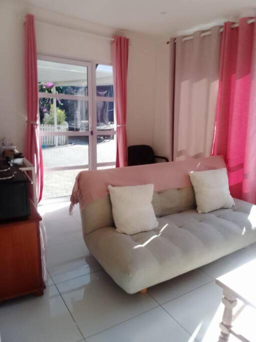 Bright and Sunny Studio Cottage - B&B Durban