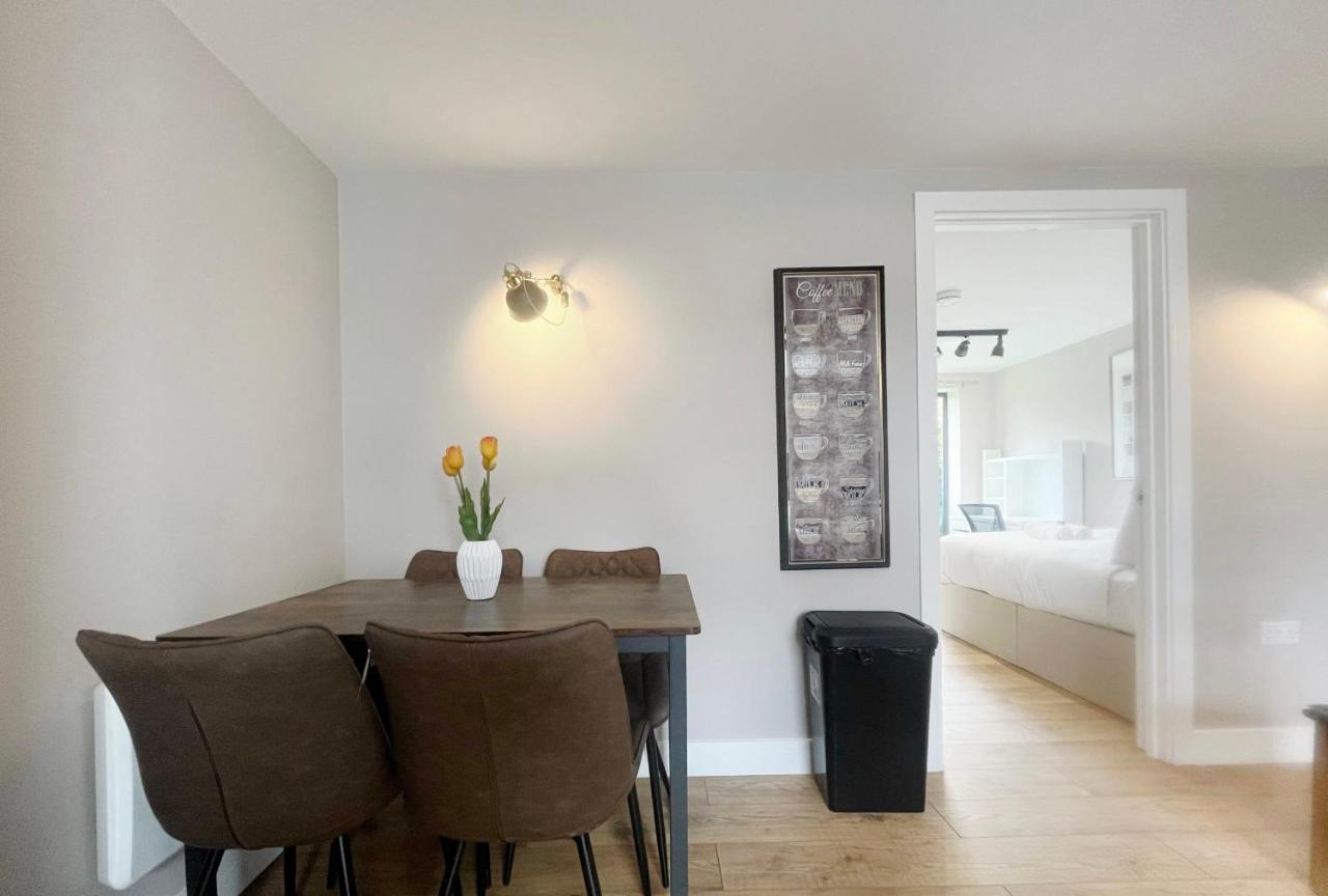 Three bedroom apartment in Gloucester road north - Bed and Breakfast