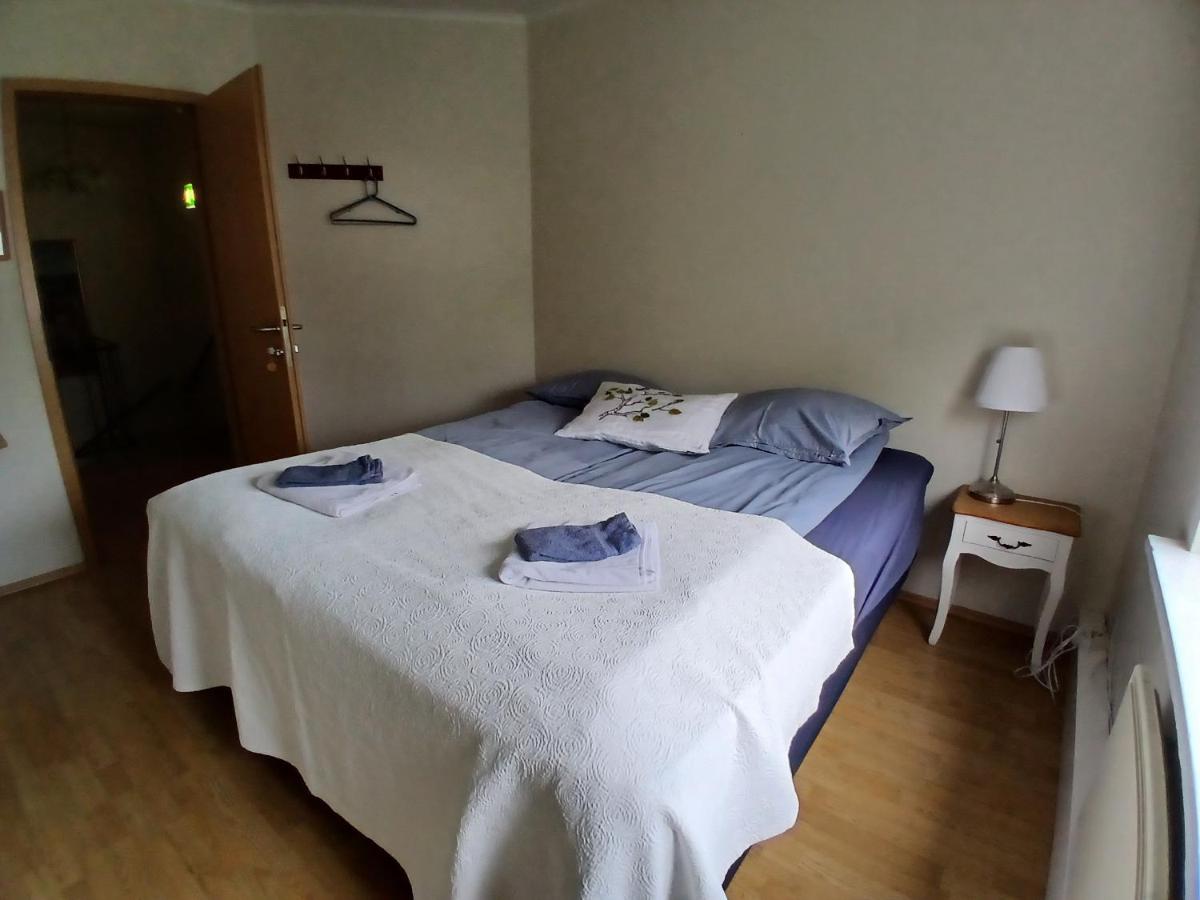 Tweepersoonskamer met Gedeelde Badkamer