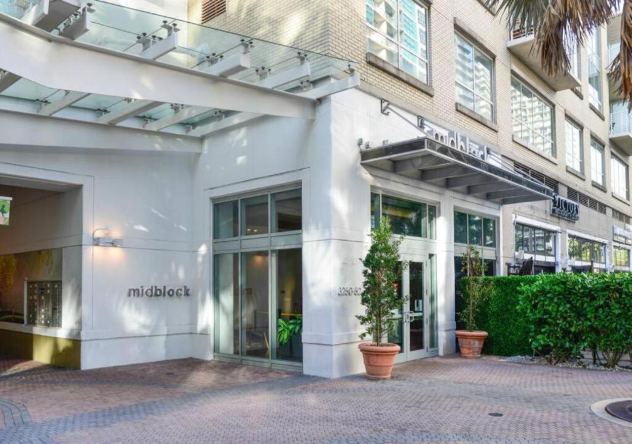 Amazing Condo with Pool at Midblock Miami - Bed and Breakfast Miami