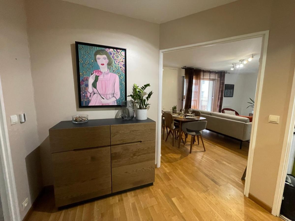 Superbe appartement, 1er étage avec ascenseur, à 5 min du métro avec parking gratuit - B&B