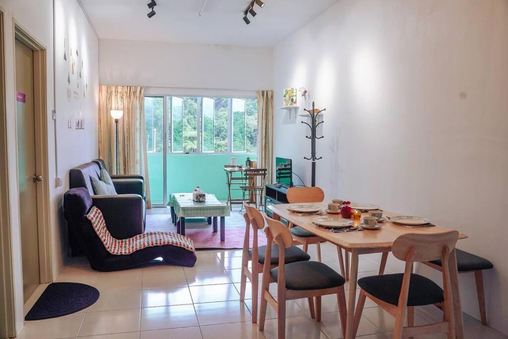 Cozy Homestay at Tanah Rata - Moonshot Highlanders - B&B
